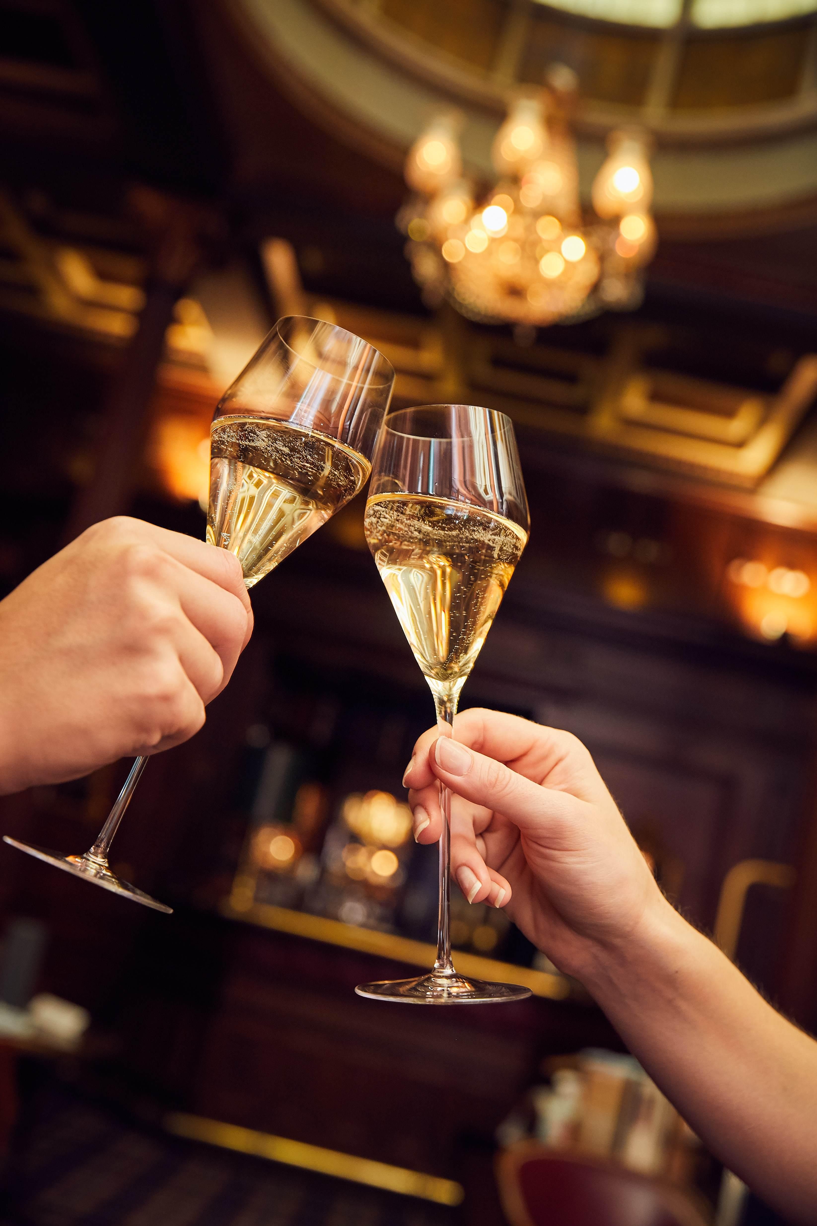  wine glass, wine glasses, white wine glass, zalto, zalto glasses, glassware, champagne glasses, glassware dubai