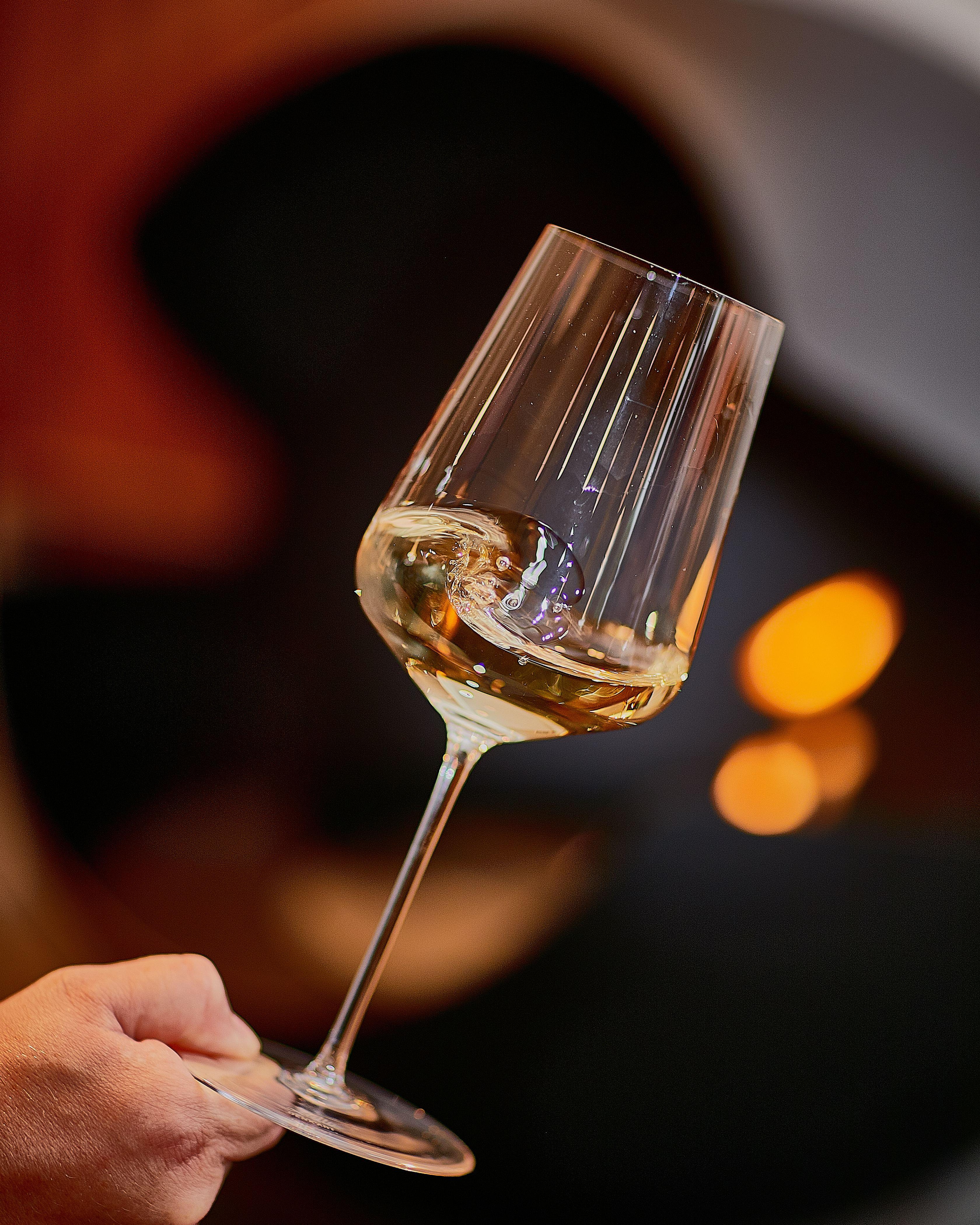 wine glass, red wine glass, wine glasses, white wine glass, zalto, zalto glasses, water glass, glassware, champagne glasses, glassware dubai, burgundy glass, wine decanter
